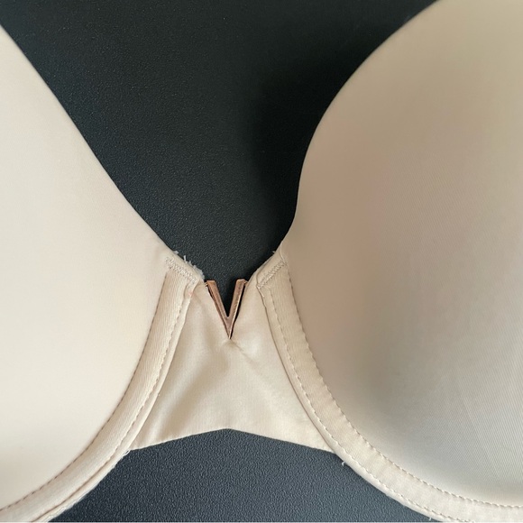 Victoria's Secret Very sexy multi-way nude bra 32DDD - Picture 3 of 9